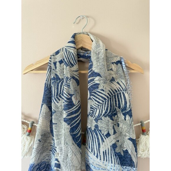 Guess NWT Modal Botanical Blue Floral Print Fringe Square Scarf Logo Tropical - Picture 3 of 9